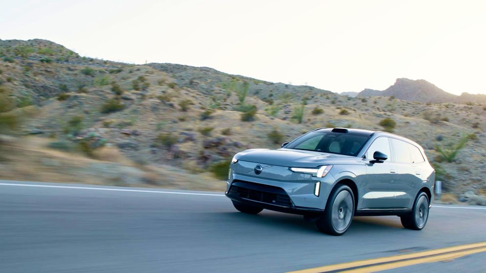 Der Volvo EX90 mit Twin-Motor in der Performance-Version hat eine Reichweite von 585 km und 380 kW Leistung.