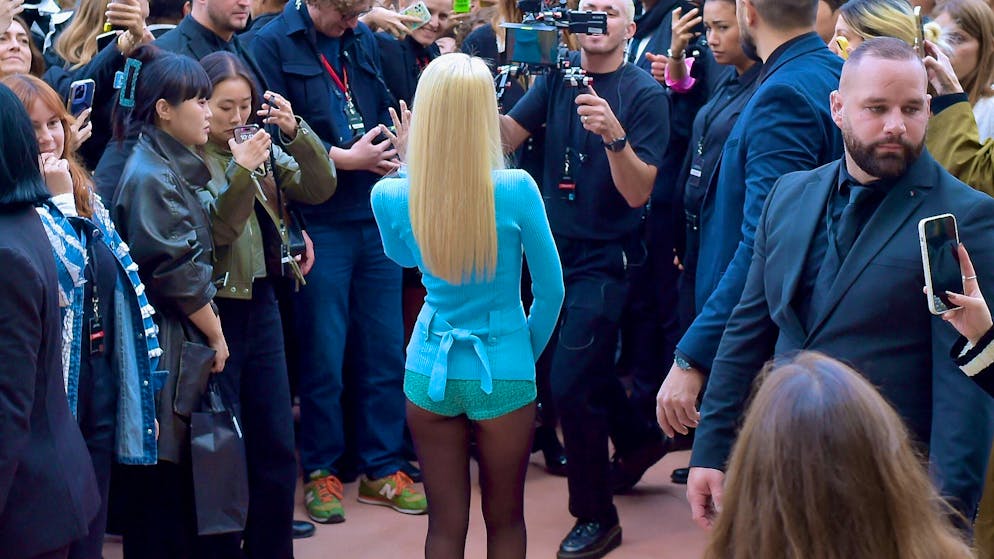 La tendance «no pants» perdure. La petite culotte au grand jour – une question d'habitude?