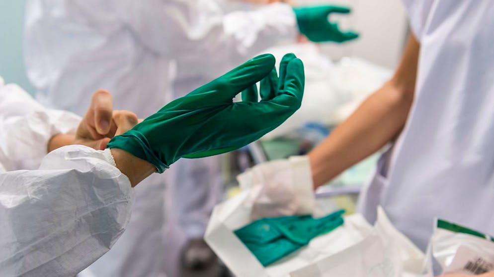 Die Trägerschaften der Bündner Regionalspitäler Samedan, Thusis und Savognin verfolgen verschiedene Wege, um die Gesundheitsversorgung in den Talschaften auch finanziell zu sichern. (Symbolbild)