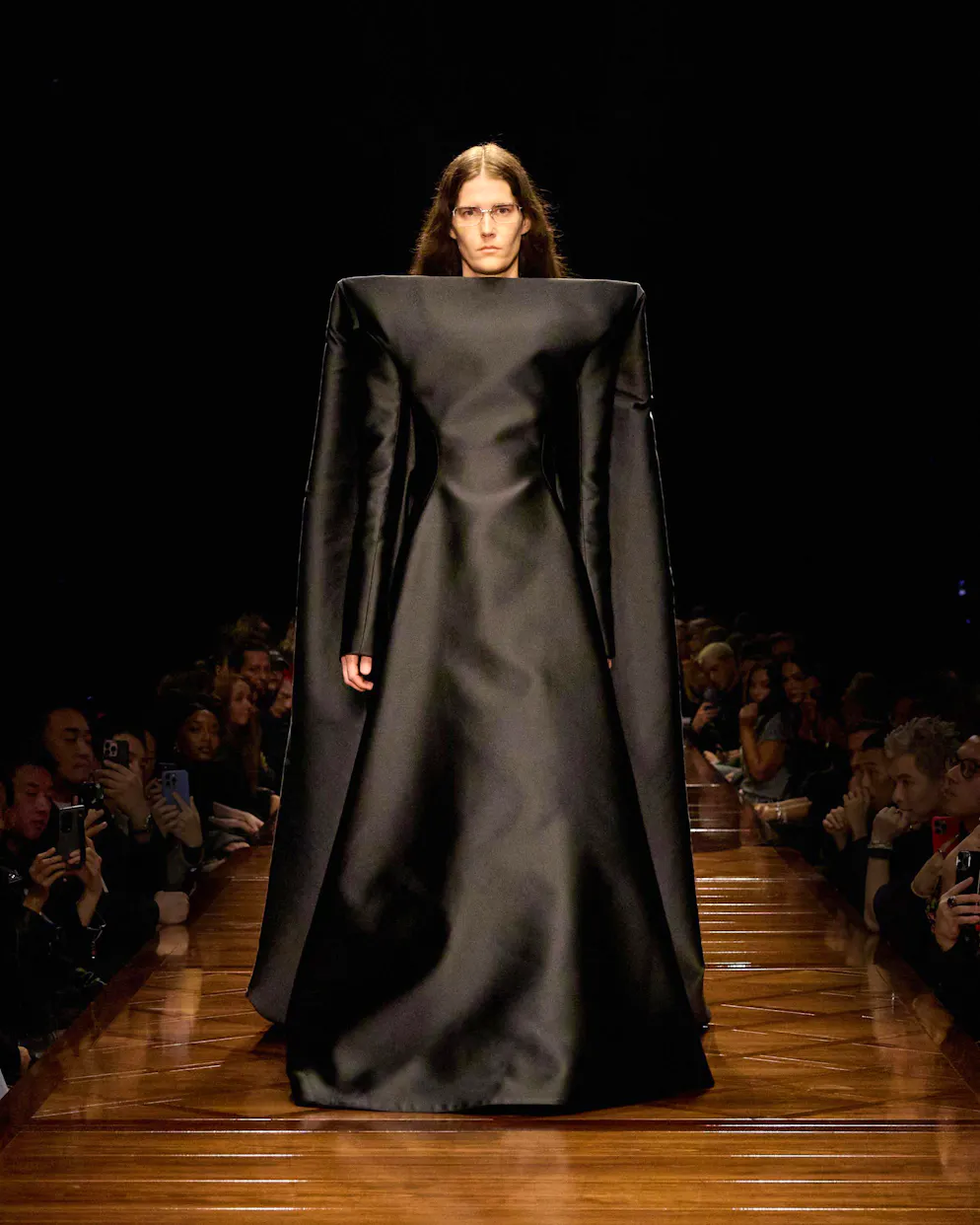 La tendance «no pants». Si chez Balenciaga certains mannequins disparaissaient dans leurs robes sculpturales...