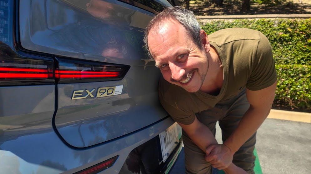 Der Volvo EX90 ist ein rollendes Sofa und eine preisgünstigere Alternative zur deutschen Konkurrenz.