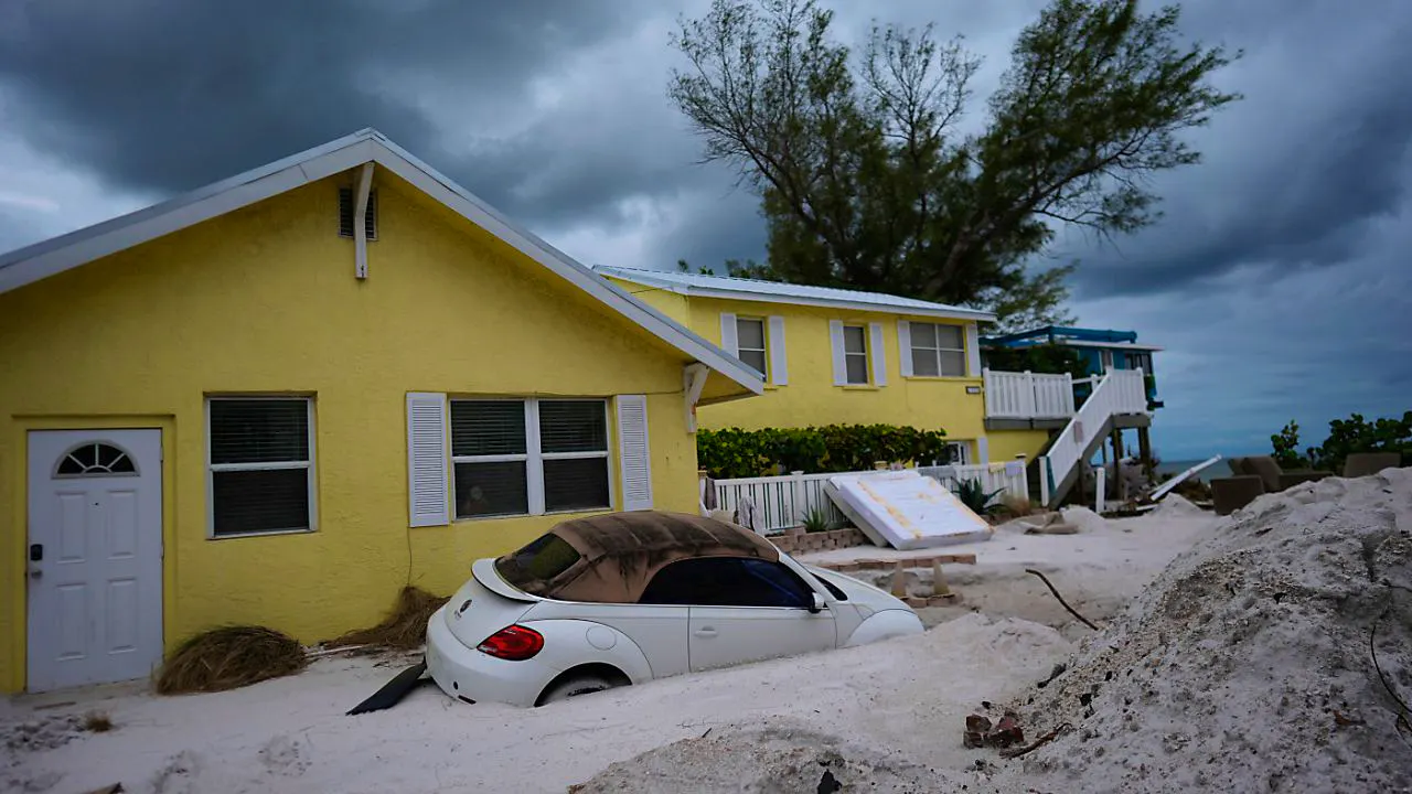 USA. Florida prepares for 