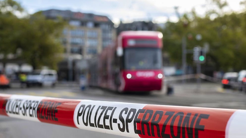 A causa dell'incidente, parte della Rämistrasse in direzione Bellevue e il ponte Quaibrücke in direzione Bürkliplatz sono rimasti chiusi.