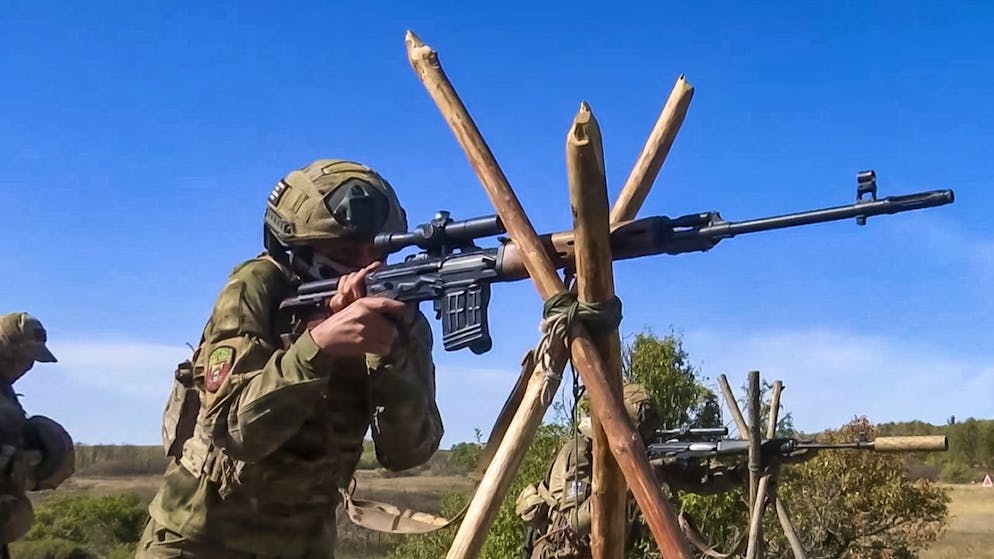 Soldati russi durante esercitazioni in Ucraina. (immagine d'illustrazione)