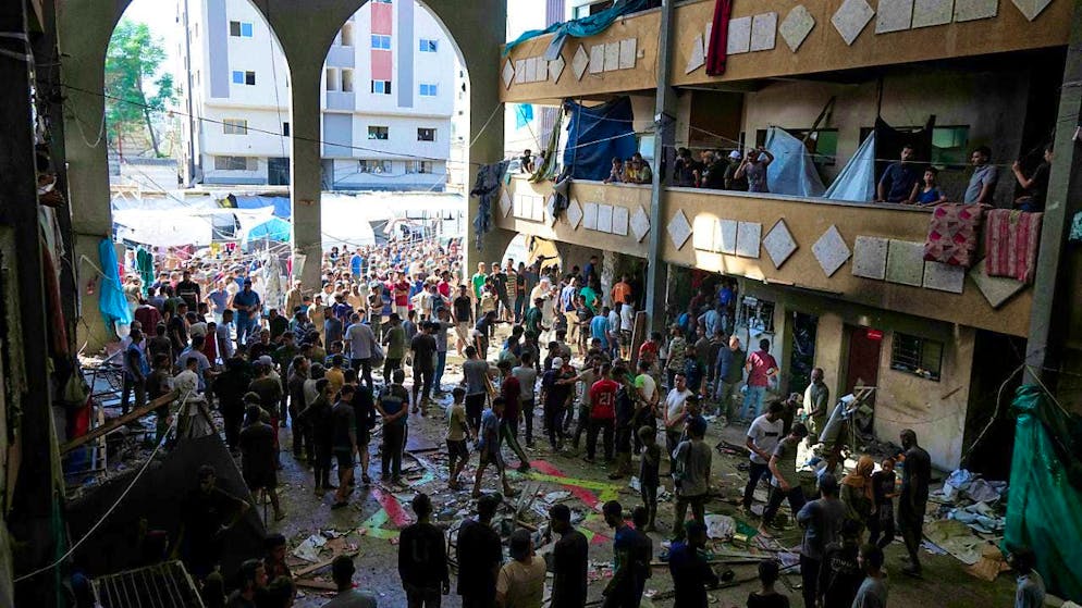 dpatopbilder - An Israeli bombing raid has destroyed a school in the Gaza Strip. Photo: Abdel Kareem Hana/AP/dpa