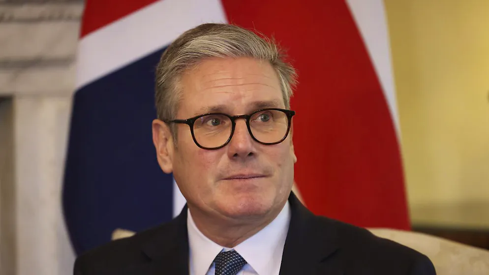 Gran Bretagna. Starmer sbugiardato, sapeva degli stretti legami di Mandelson con il pedofilo Epstein