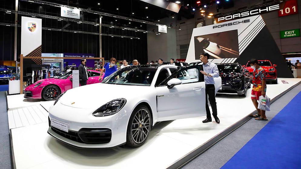 Der Sportwagenhersteller Porsche verkauft weniger Autos. Vor allem in China schwächelt die Nachfrage.(Archivbild)
