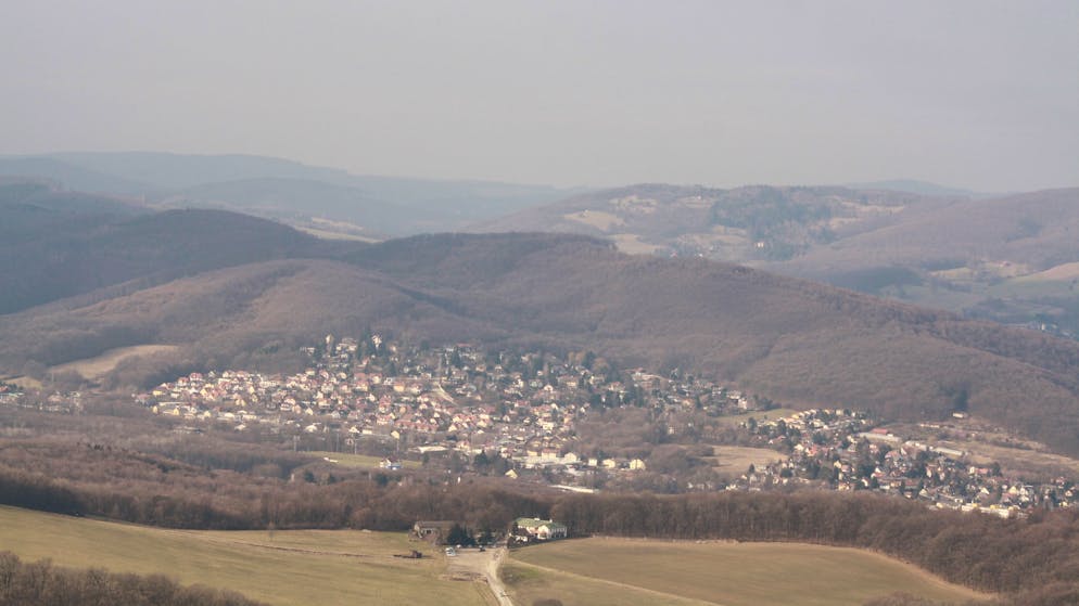 In der Gemeinde Breitenfurt bei Wien ist ein Streit um ein Brauprojekt eskaliert.