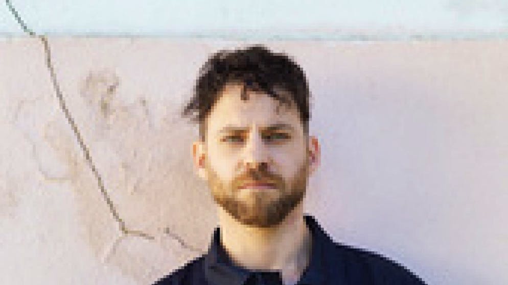 Der Singer und Songwriter Andrea Bignasca veröffentlicht heute sein neues Album "Stranger". Seit seinem letzten Studioalbum von vor drei Jahren ist er Vater geworden - und seine Haare hat er kurz geschnitten.