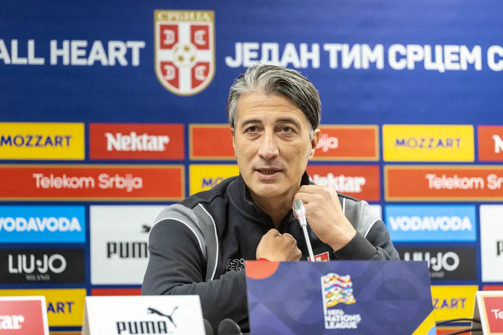 Murat Yakin risponde alle domande dei giornalisti a Leskovac, in Serbia, alla vigilia della sfida di Nations League contro i padroni di casa. 