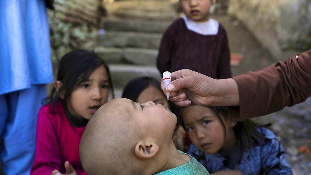 Polio or infantile paralysis can be prevented by an oral vaccination: Campaign in Kabul. (archive picture)
