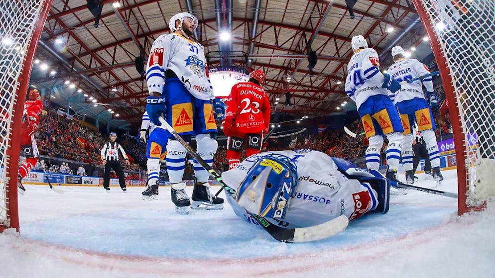 Ken Jäger slays the Langnau Tiger - Gallery. On the ground: Zug's goalie Tim Wolf and his defenders also come off the ice as losers in Rapperswil-Jona.