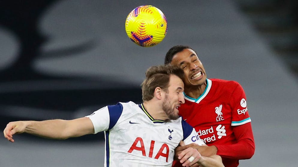 Ex-Liverpool-Verteidiger Joel Matip beendet seine Karriere - Gallery. Joel Matip (r) im Zweikampf mit Harry Kane.