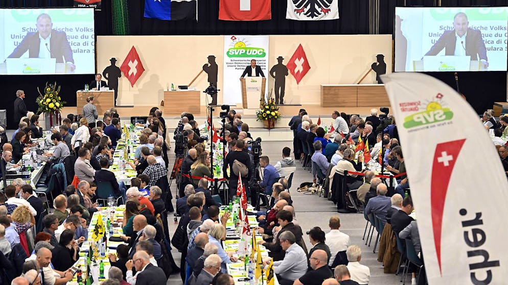 Die Delegiertenversammlung der SVP Schweiz in der Sporthalle in Aarau sagte nach einer langen Diskussion klar Ja zur Gesundheitsreform.