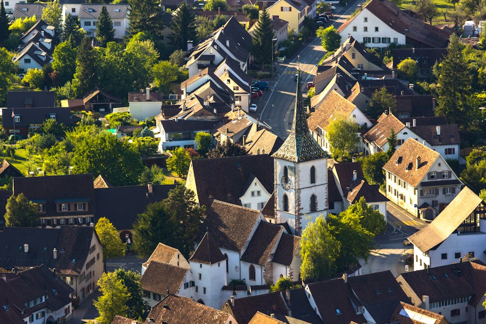 In der Baselbieter Gemeinde Muttenz stimmt die Bevölkerung über ein Spuckverbot ab.