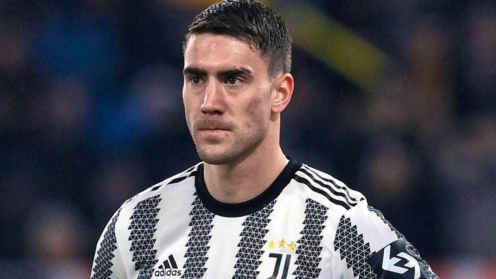 Dusan Vlahovic scores at the drop of a hat for Juventus and hasn't scored for Serbia in a year and a half