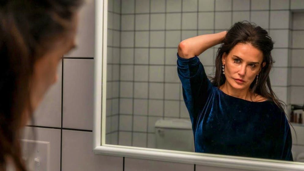 In the film "The Substance", which is currently showing in Swiss cinemas, Demi Moore no longer wants to see her ageing body - and decides to take a substance that makes her look younger.