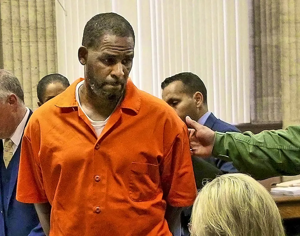 Un tribunale di Chicago ha confermato una sentenza del 2022 contro il cantante statunitense R. Kelly.