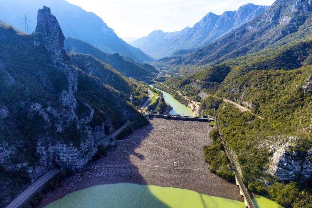 The carpet of garbage is currently being held back by a dam near Grabovica.