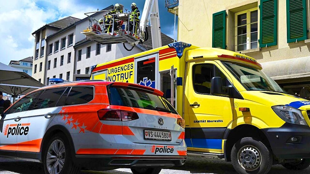 The fire department quickly brought the fire under control. However, they found one person lifeless. Another person later died in hospital. (symbolic image)