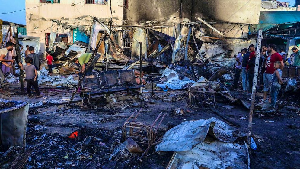 Palestinians inspect the remains of their tents that burned after an Israeli army attack on tents for displaced people inside the walls of Al-Aqsa Martyrs Hospital in Deir El-Balah in the central Gaza Strip. Photo: Abed Rahim Khatib/dpa