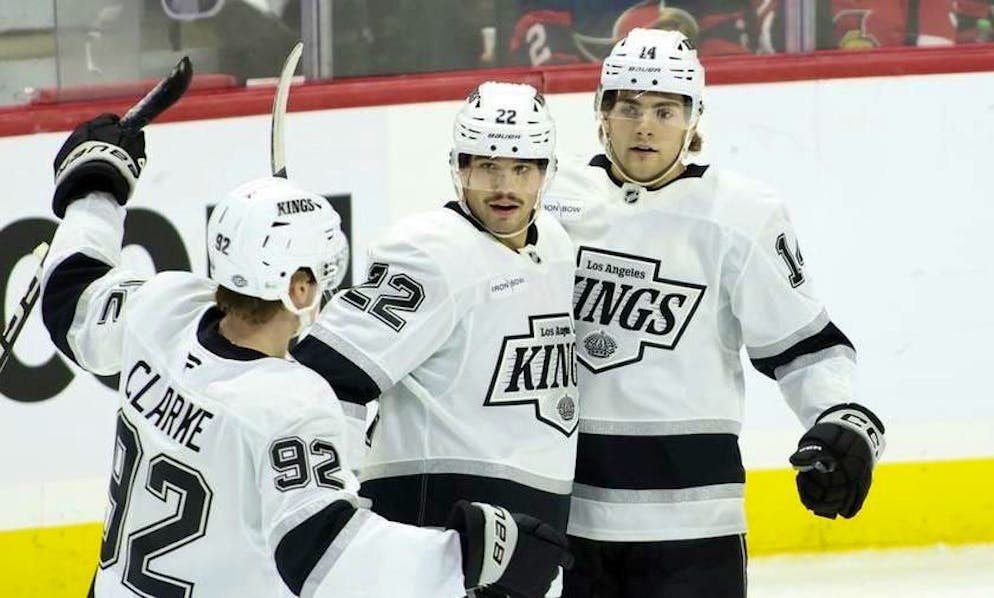 Lo svizzero festeggiato dai compagni