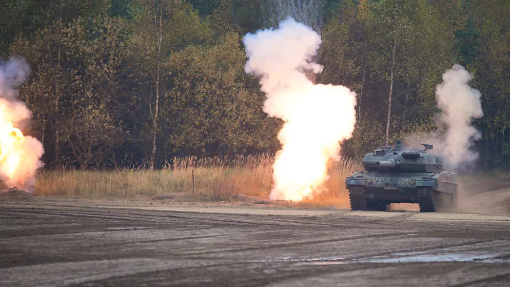 ARCHIV - Erste Leopard-Panzer sollen 2027 geliefert werden (Archivbild). Foto: Sebastian Gollnow/dpa