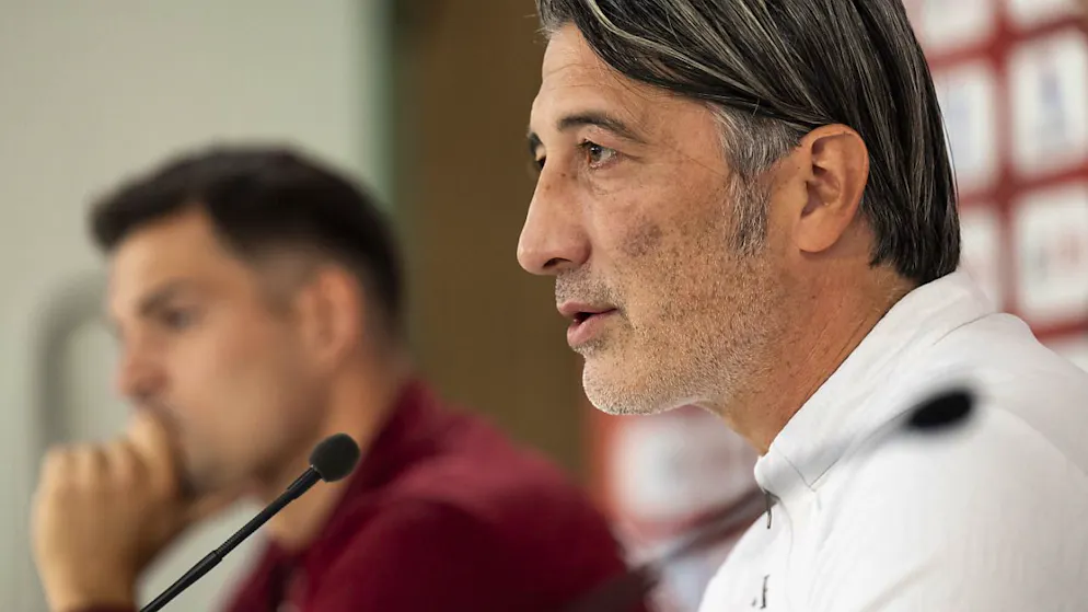 Nationaltrainer Murat Yakin kündigt für die Aufstellung gegen Dänemark Änderungen und Überraschungen an