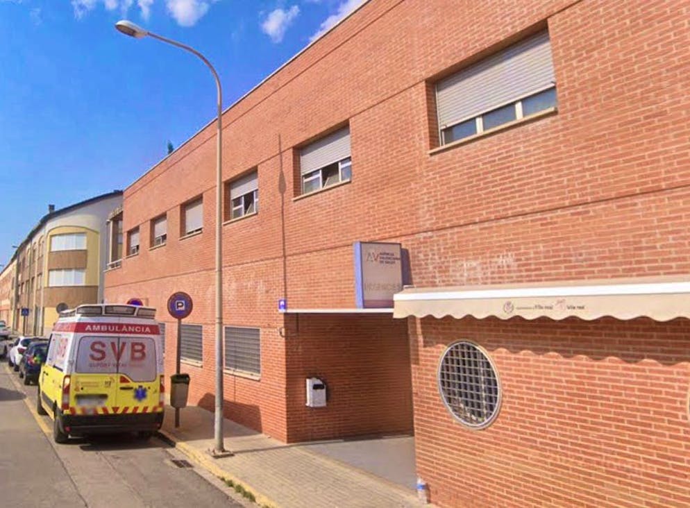 Shortly before reaching the Carinyera Hospital in Villarreal, the woman collapsed.