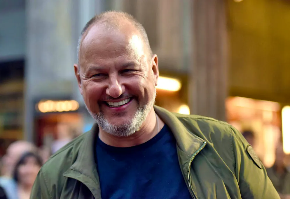 German TV chef Frank Rosin is in trouble. He did not store crayfish properly in a show and did not stun them before cooking.