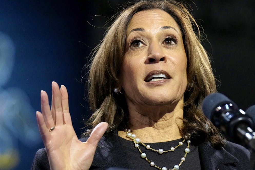 «Nous pensons que cette course va être incroyablement serrée, ce qui veut dire que nous pourrions ne pas connaître les résultats de cette élection avant plusieurs jours», a averti la présidente de la campagne Harris-Walz. 