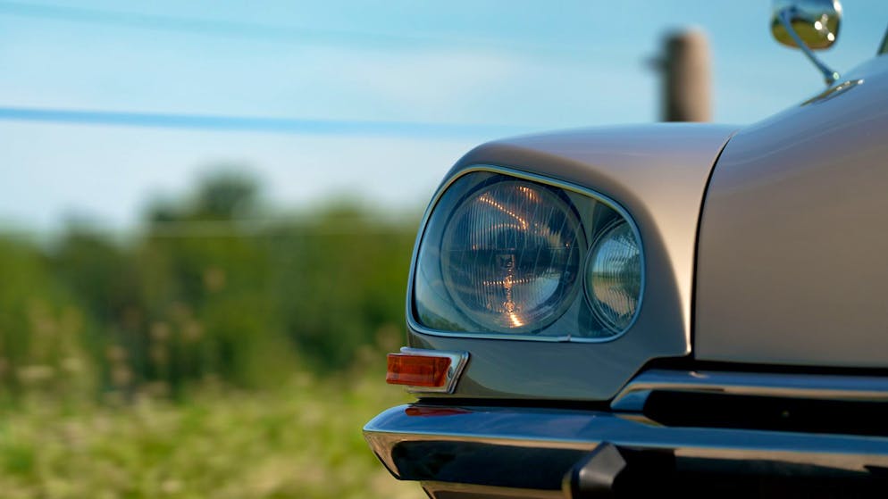 Die Citroen DS war das erste europäische Serienauto mit Kurvenlicht.