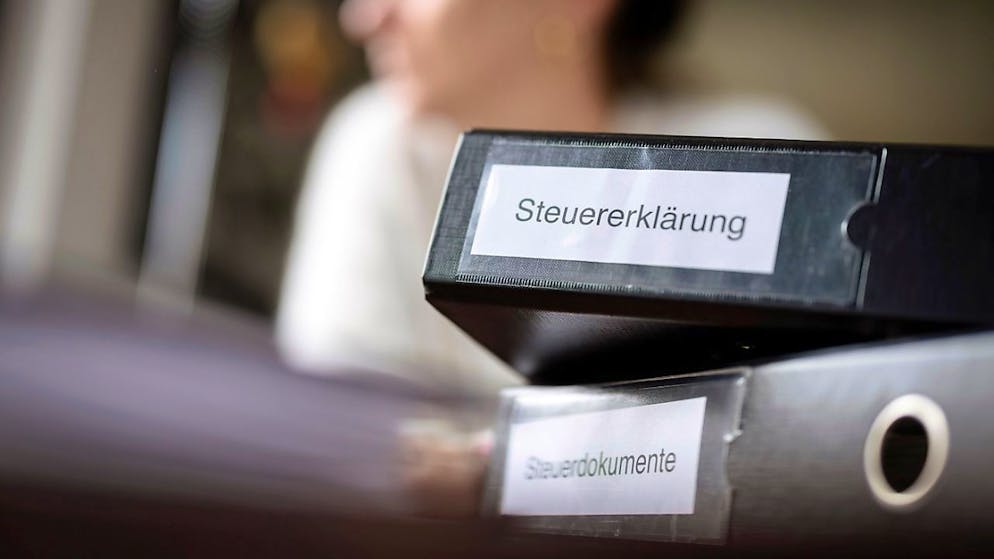 Die Luzernerinnen und Luzerner deklarierten für 2022 tiefere Vermögen. (Symbolbild)