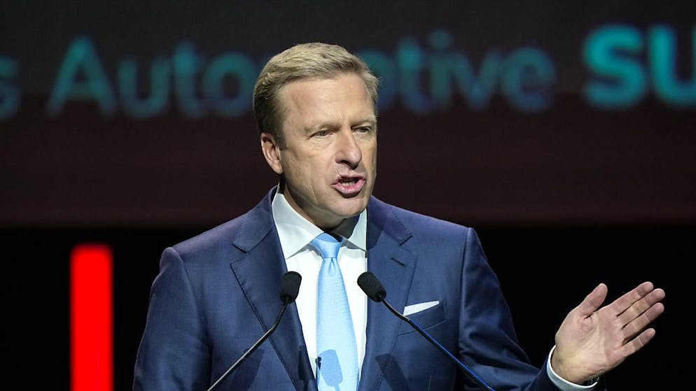 Oliver Zipse invita a tirare il freno in materia di transizione dei propulsori delle vetture.