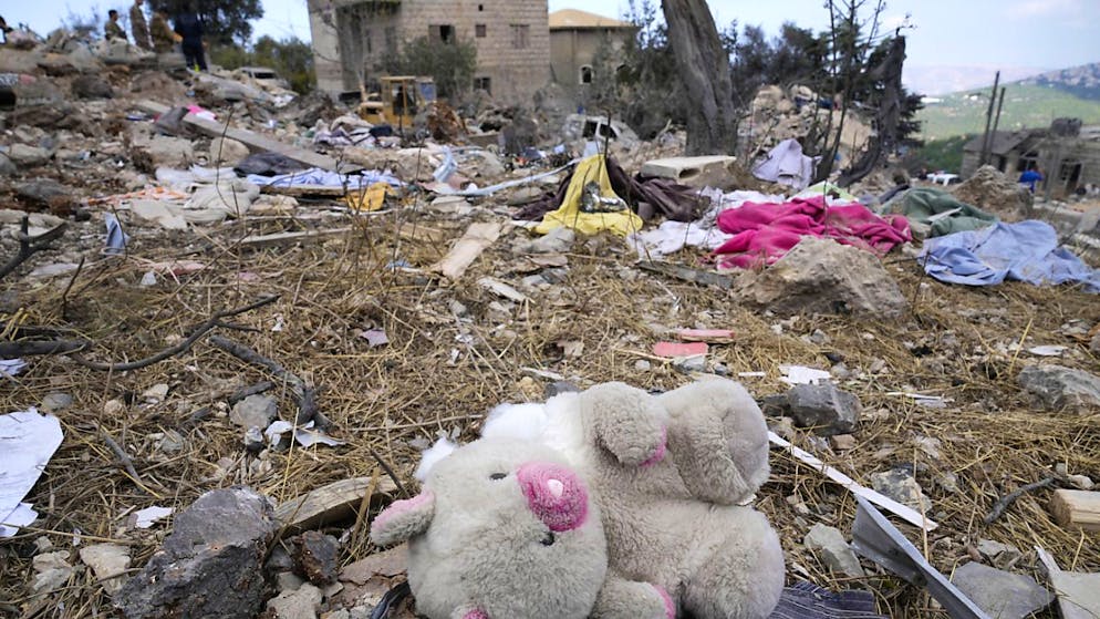 Ieri gli israeliani hanno anche colpito un edificio residenziale in un villaggio del nord.