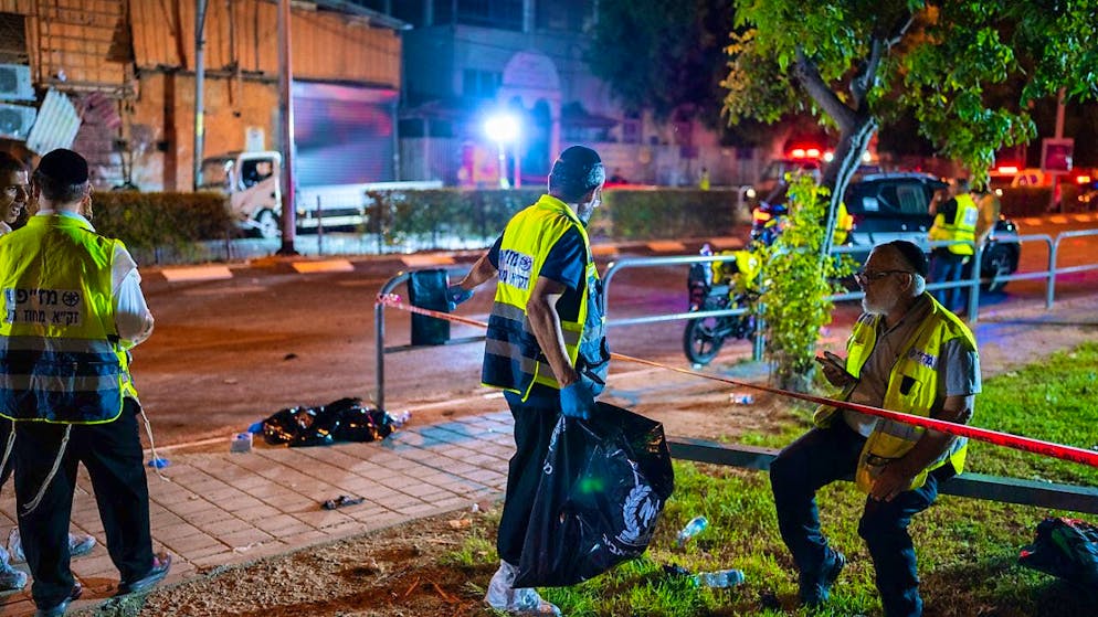 ARCHIVE - Men work at the site in Tel Aviv where the attacker himself was killed and a passer-by slightly injured in what was probably a premature explosion. Photo: Ilia Yefimovich/dpa