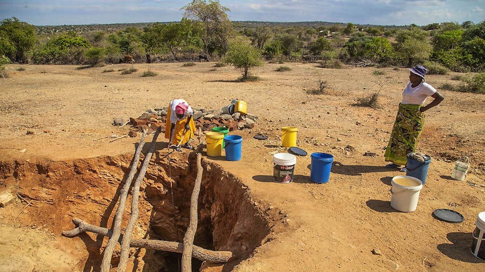 La raccolta di acqua in un villaggio dello Zimbabwe. (foto del 2 luglio 2024)
