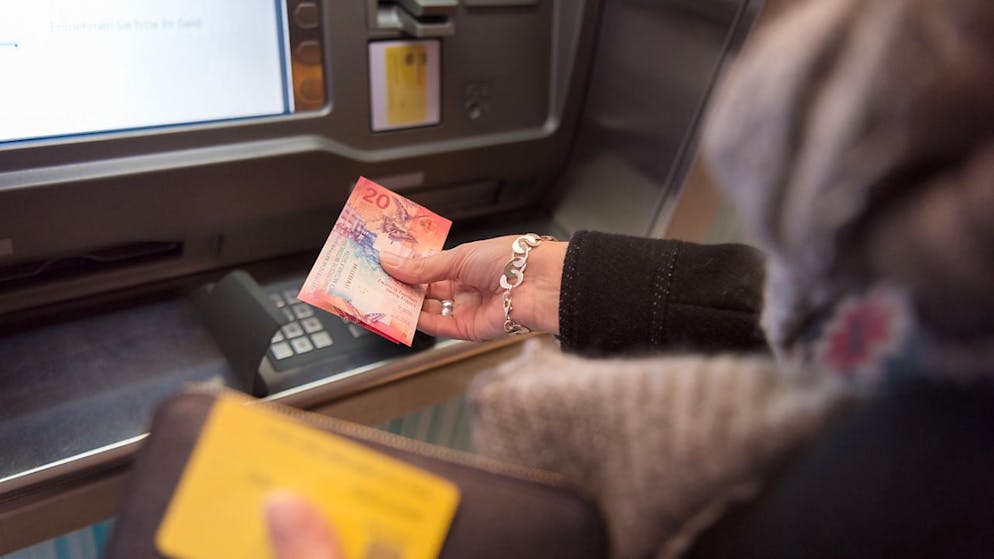 PostFinance osserva i volumi dei pagamenti con carta.