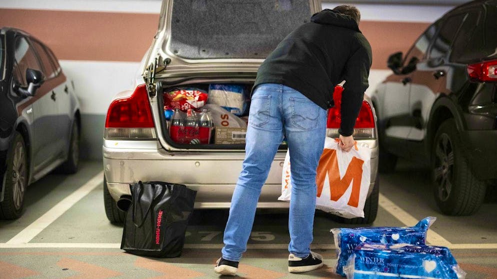 The goods exemption limit for Swiss shopping tourists is being halved.