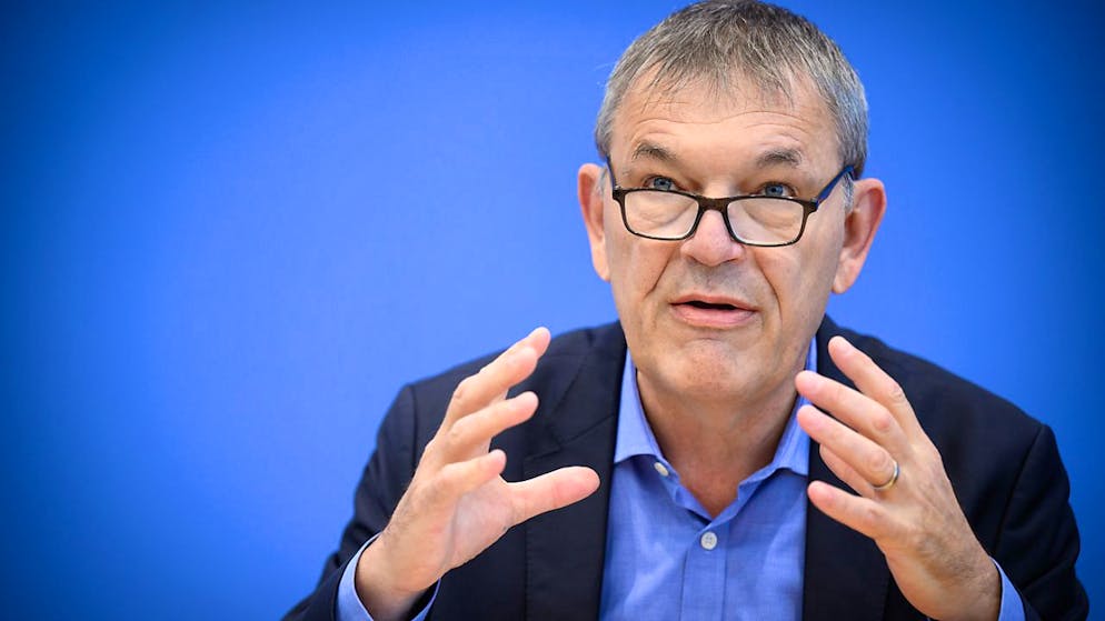 Philippe Lazzarini, Generalkommissar für das UNRWA, äußert sich über die aktuelle Situation und Schwierigkeiten der humanitären Hilfe im Nahen Osten. Foto: Bernd von Jutrczenka/dpa