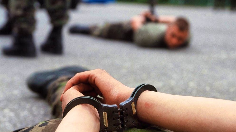 Suspects with Turkish nationality are said to have smuggled at least 71 people via the so-called Balkan route since October 2022 (symbolic image)