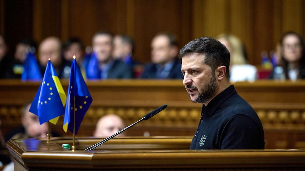 Guerra in Ucraina. Zelensky presenta il suo piano, mentre si aprono spiragli verso la Nato