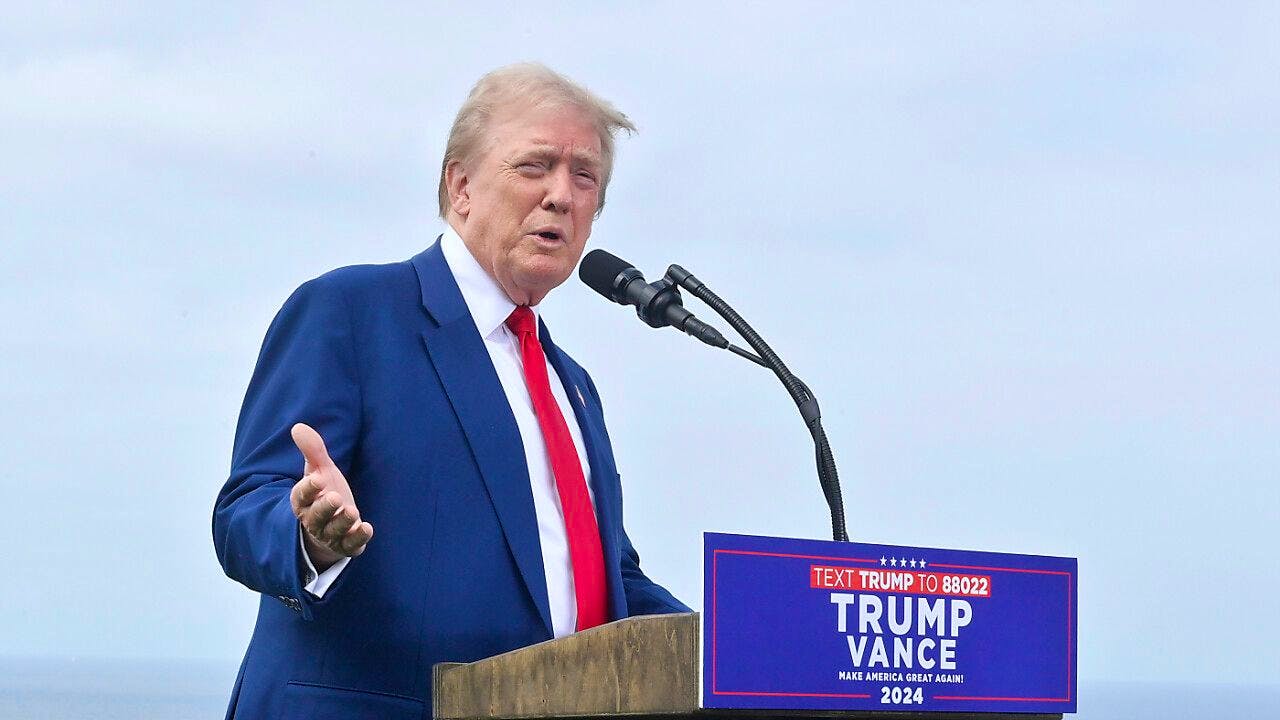 Media. Trump's cryptocurrency platform starts with sluggish sales