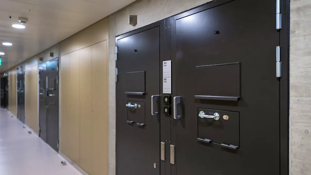 In Basler Gefängnissen - so auch im Bässlergut - sollen künftig keine privaten Sicherheitsdienste mehr im Einsatz stehen. (Archivbild)