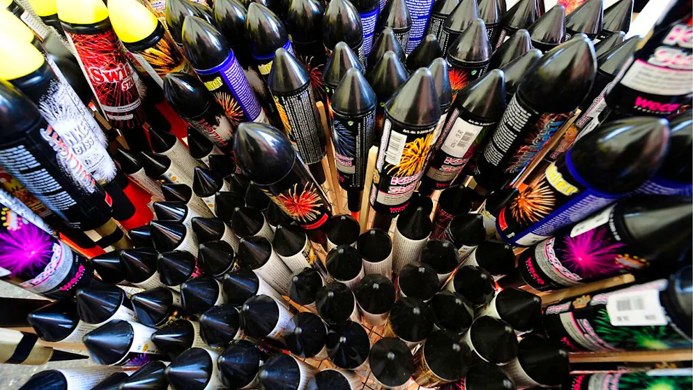 Limitare i fuochi d'artificio mediante un'iniziativa popolare? Non se ne parla per il Consiglio federale, secondo cui Cantoni e Comuni possono già farlo ora.