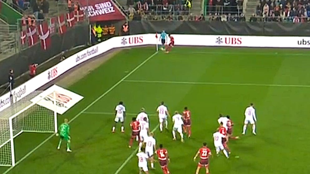 Amdounis Siegtreffer aberkannt. War der Ball wirklich draussen? «Keiner meckert, nur der Schiri sieht das so»