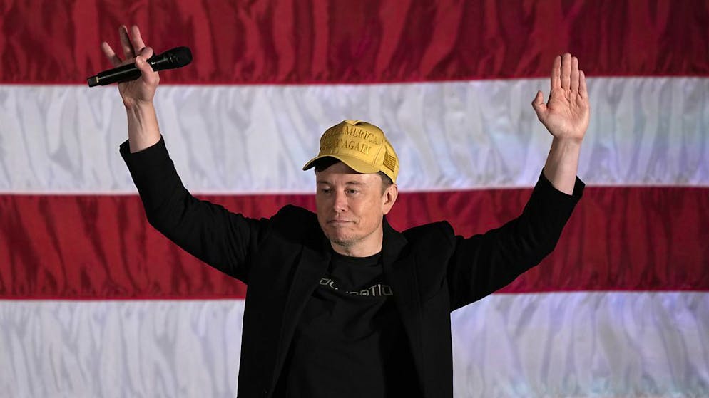 Elon Musk a organisé sa première réunion électorale pro-Trump à Folson.
