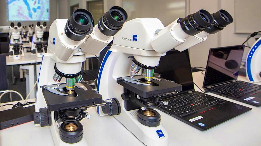 Whether research expenditure should also be included in the cost of medical studies is a question of interpretation. (symbolic image)