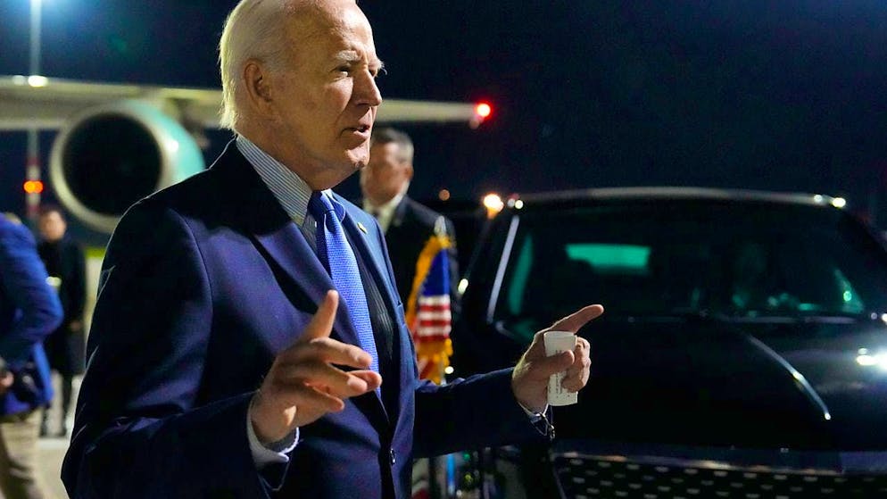 US President Joe Biden arriving at the airport. During his two-day visit to Germany, Biden meets Federal President Steinmeier and Chancellor Scholz, among others. Photo: Ben Curtis/AP