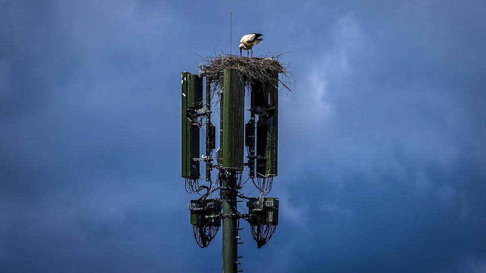Die Strahlenbelastung durch Mobilfunk in der Schweiz liegt laut einem Bericht des Bundes nach wie vor im erlaubten Bereich. (Themenbild)